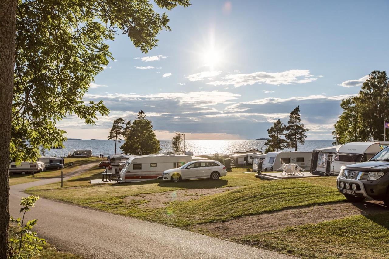 Hôtel Askeviks Camping & Stugor à Sjötorp Extérieur photo